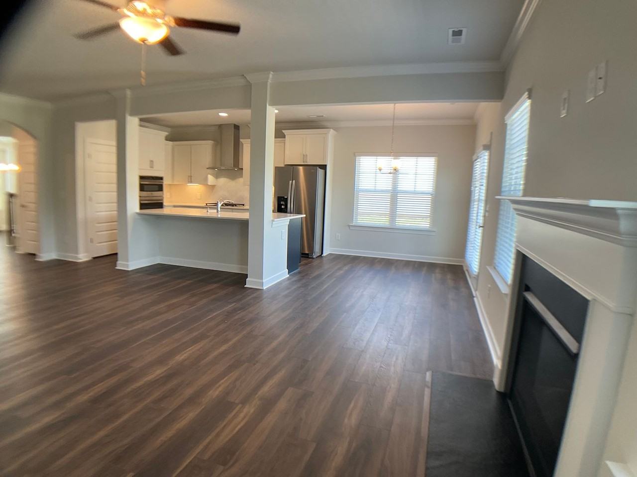 1960 Channel St - Photo 3 of 40