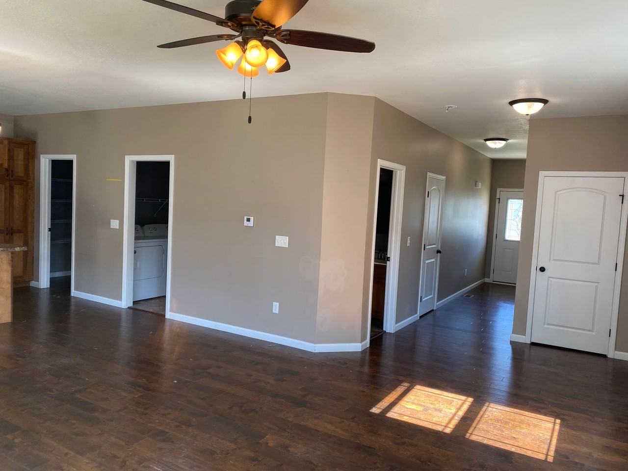 1425 Eagle Ave - Photo 3 of 4