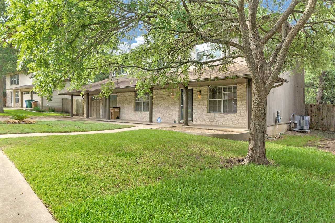 8105 Wexford Dr - Photo 3 of 23