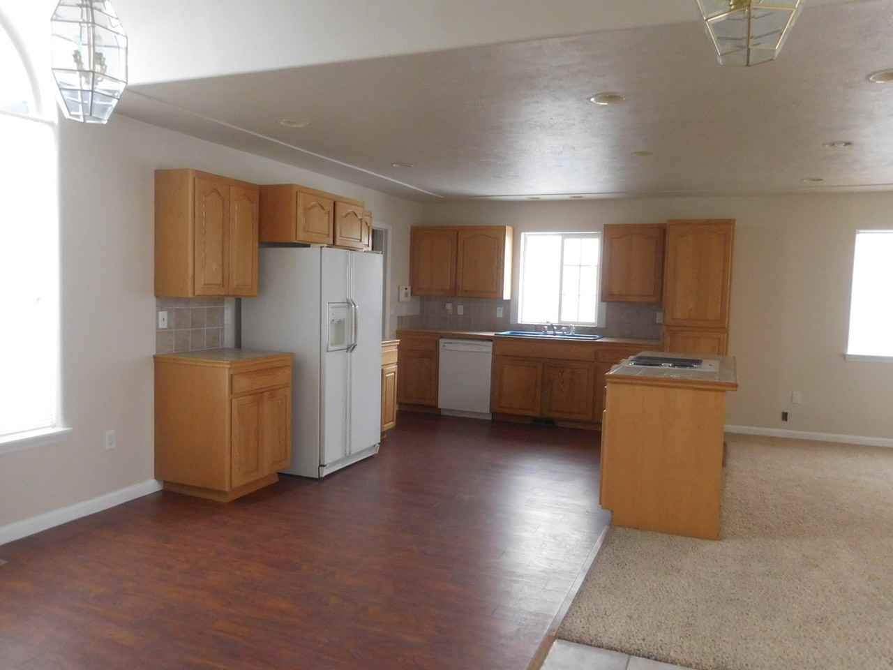 1009 Northwest Eagle Court - Photo 4 of 9