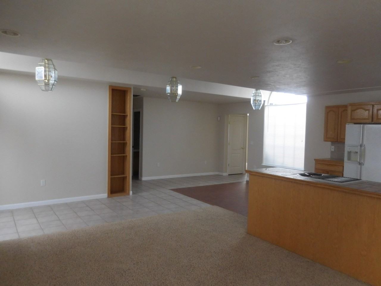 1009 Northwest Eagle Court - Photo 6 of 9