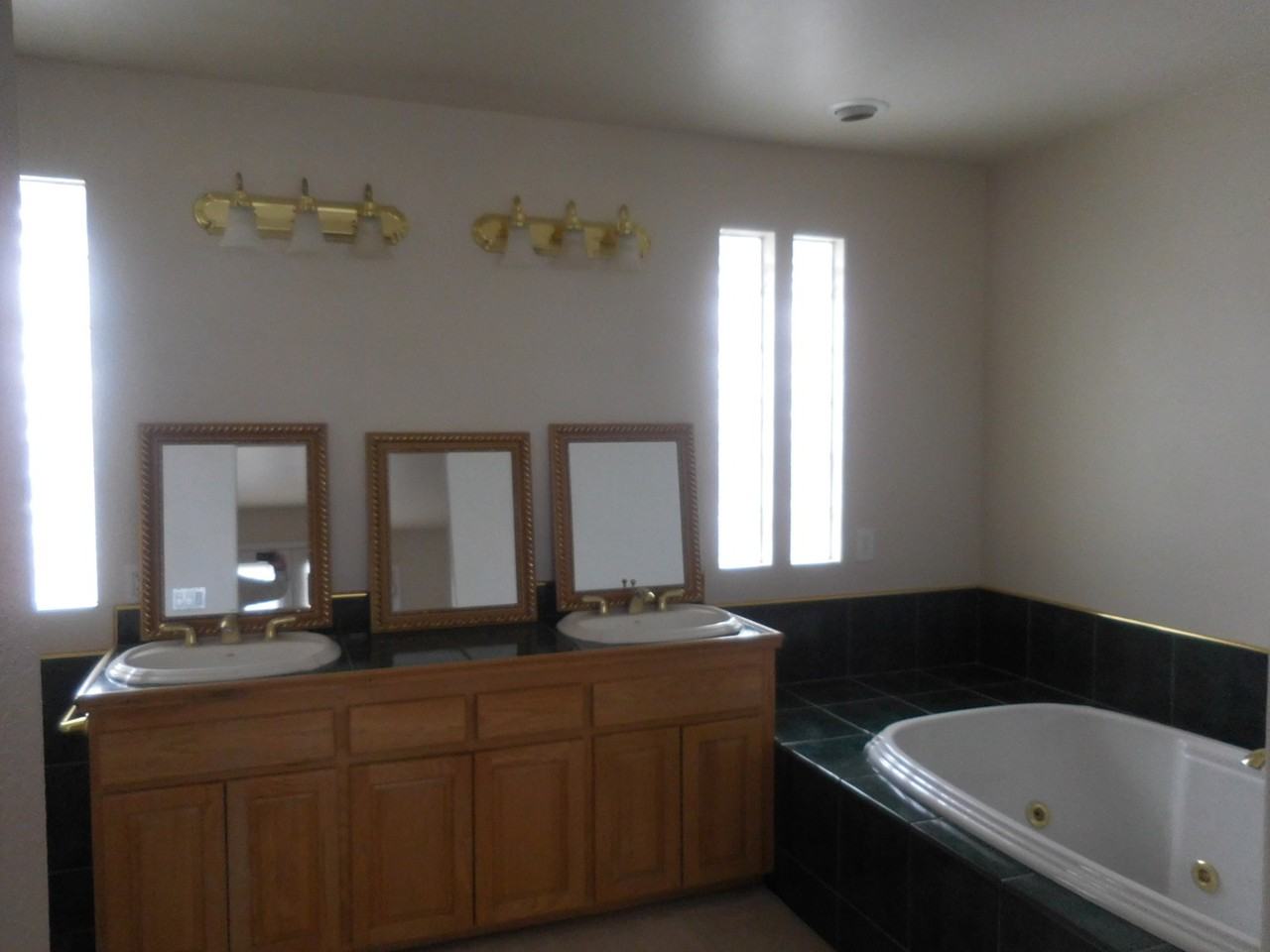 1009 Northwest Eagle Court - Photo 7 of 9