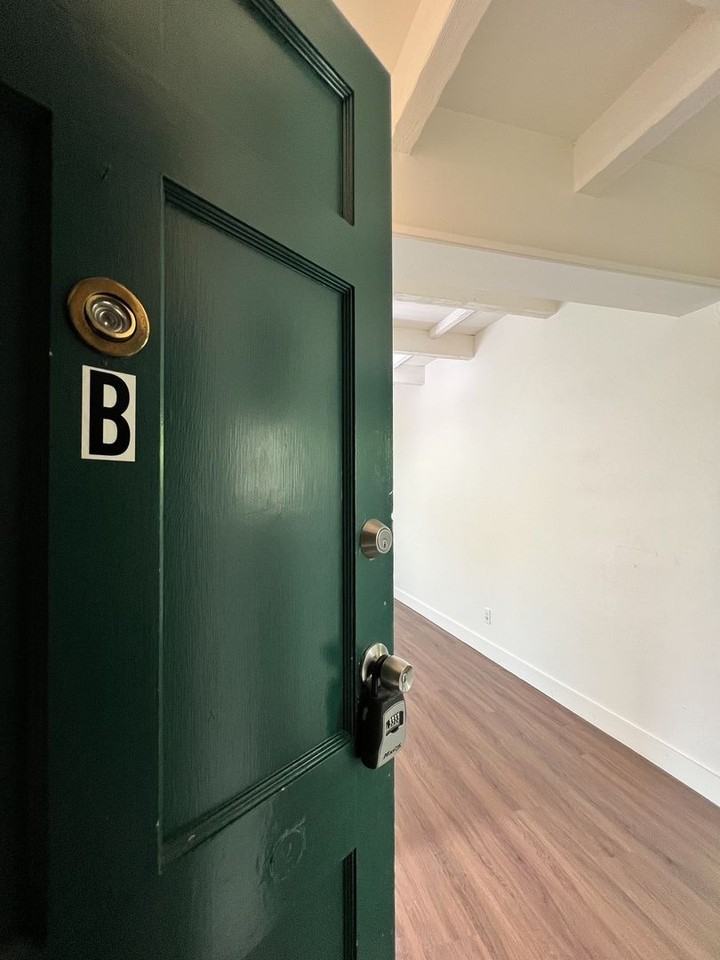 4th Street, 1411 - Photo 3 of 29