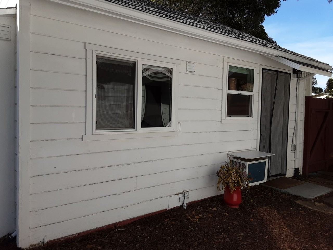 684 B St - Photo 2 of 9