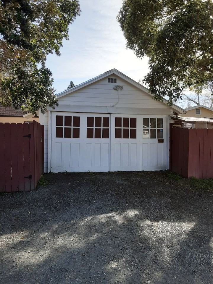 684 B St - Photo 3 of 9