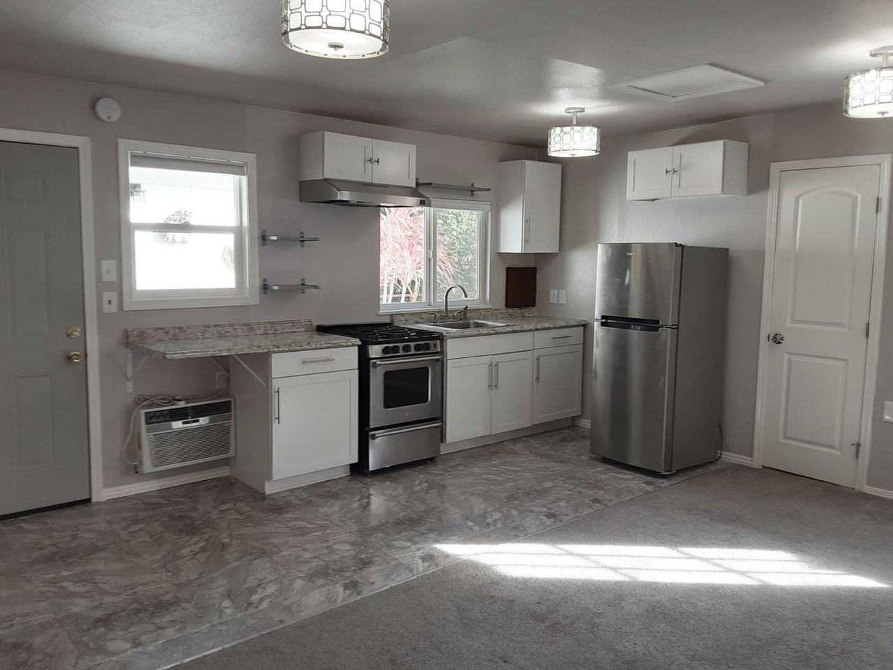 684 B St - Photo 5 of 9