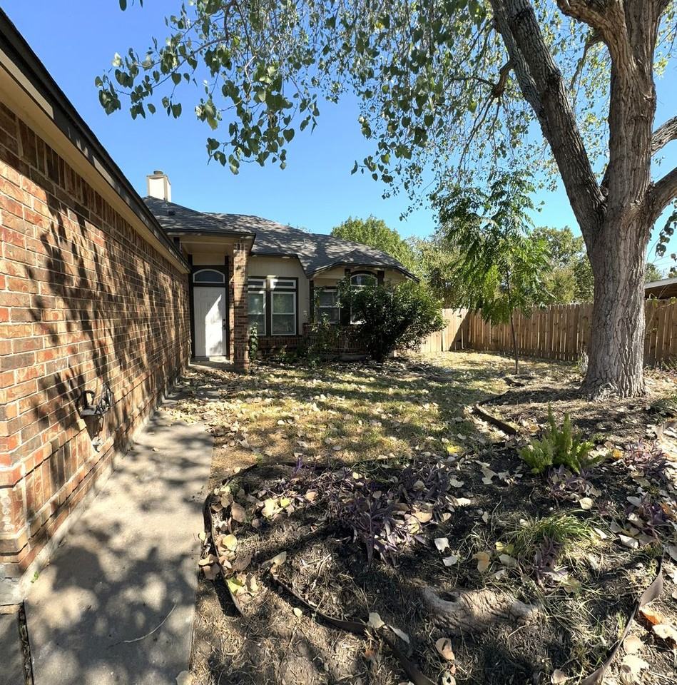 2118 Elder Pl - Photo 3 of 11