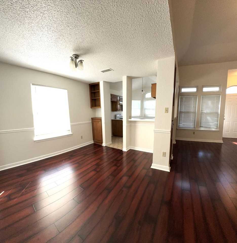 2118 Elder Pl - Photo 5 of 11