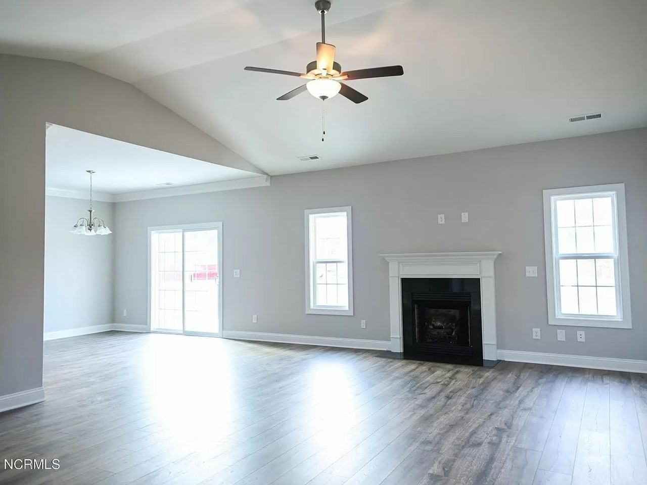 197 W Broughton Ln - Photo 3 of 24