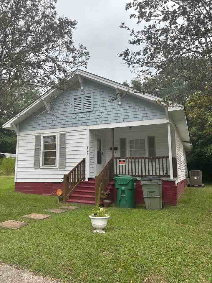 305 Magnolia St - Photo 2 of 15