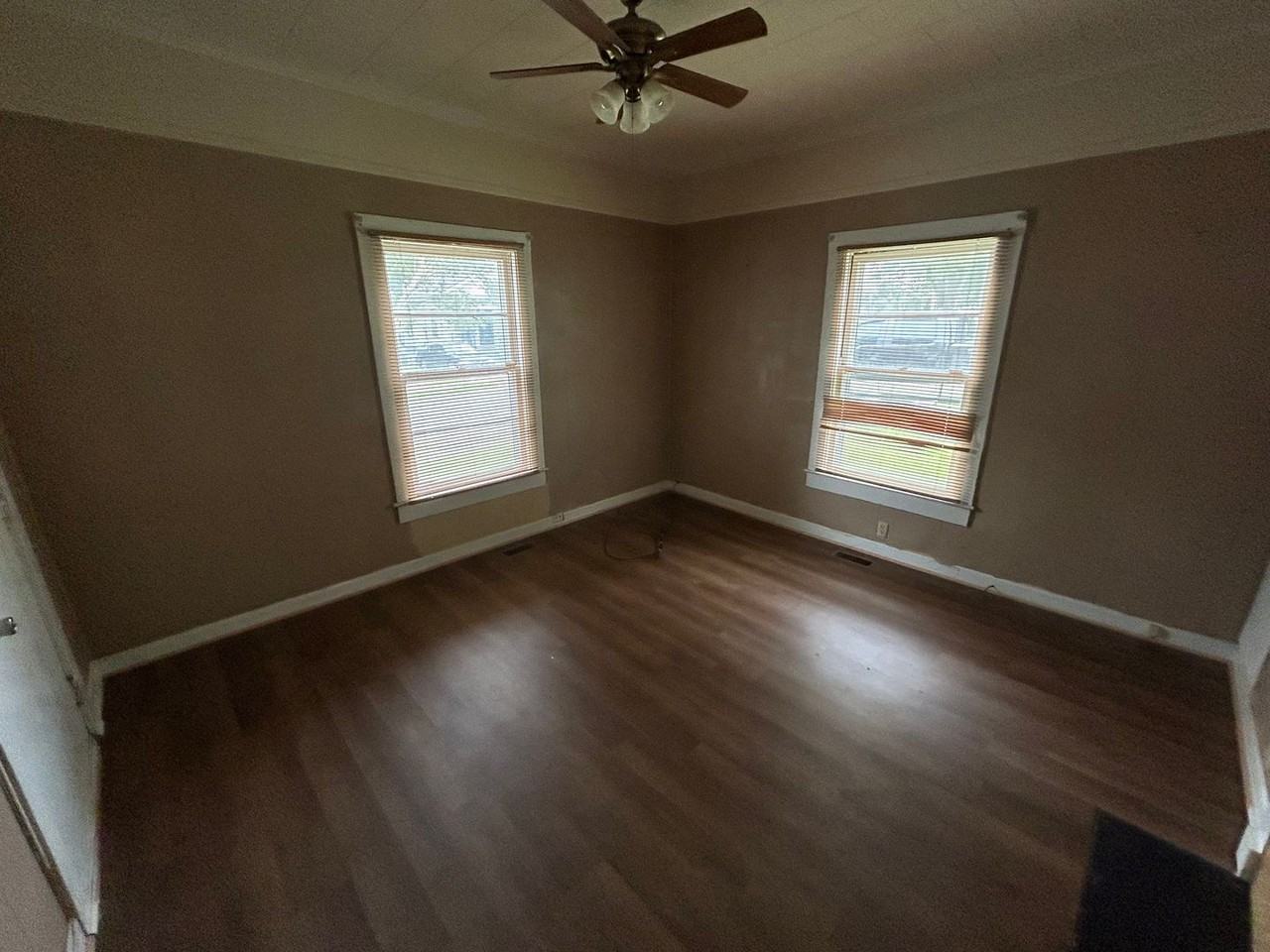 305 Magnolia St - Photo 3 of 15