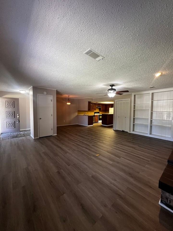4800 Skywood Dr - Photo 3 of 10