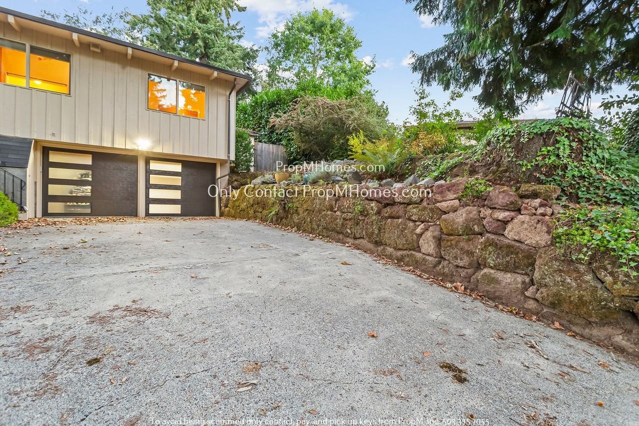 7738 Sw 51st Ave - Photo 3 of 38