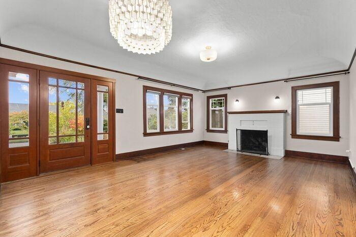 5245 36th Ave Sw - Photo 2 of 44