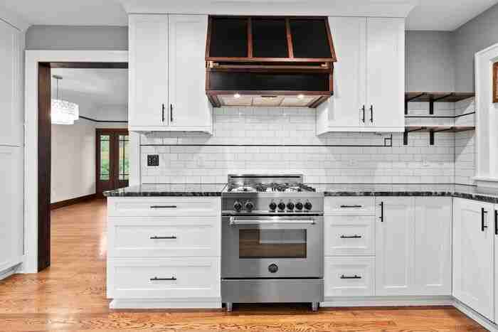 5245 36th Ave Sw - Photo 3 of 44
