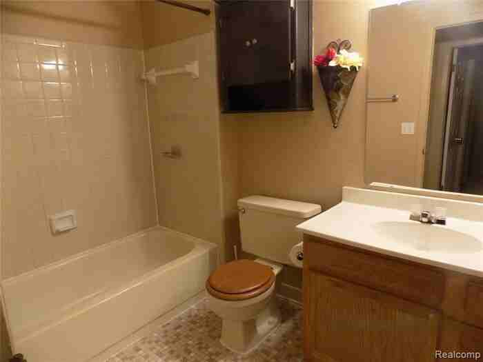 39556 Old Dominion Dr #4 - Photo 3 of 10