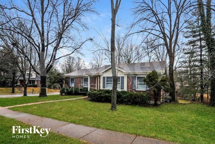 836 Hollyridge Dr - Photo 2 of 15