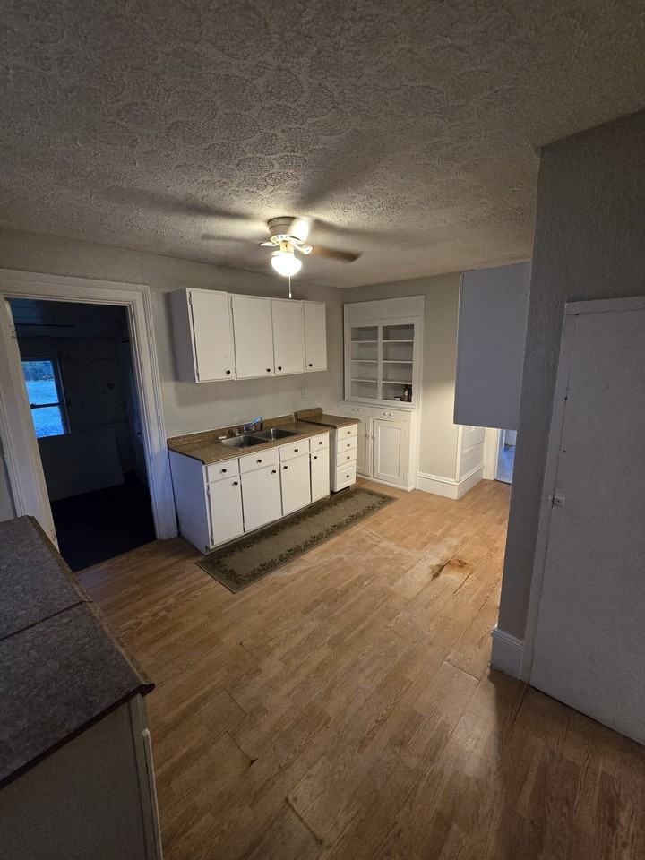 325 11th St #NA - Photo 6 of 20