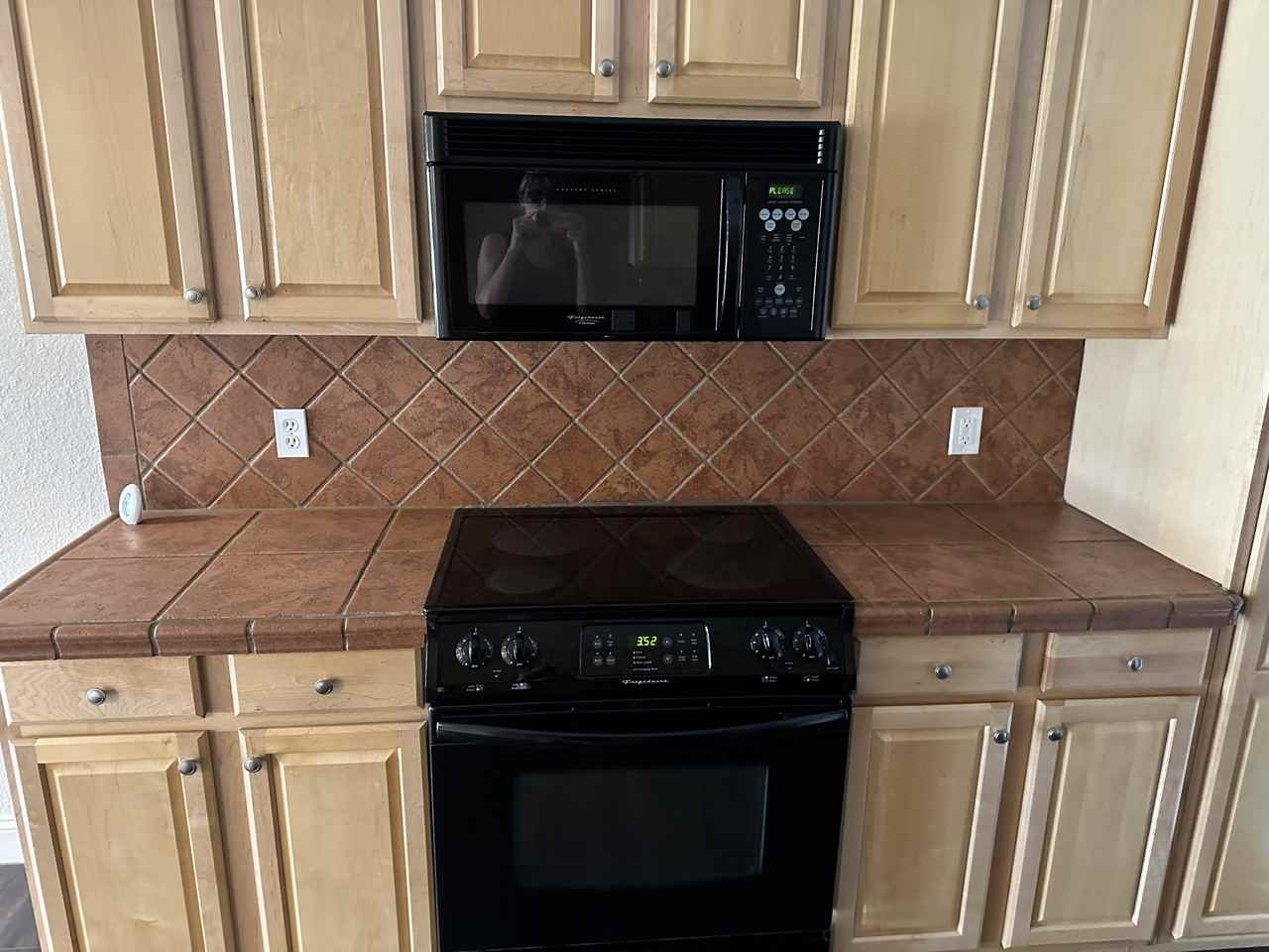 1211 Jeannie Ln #CT - Photo 3 of 12