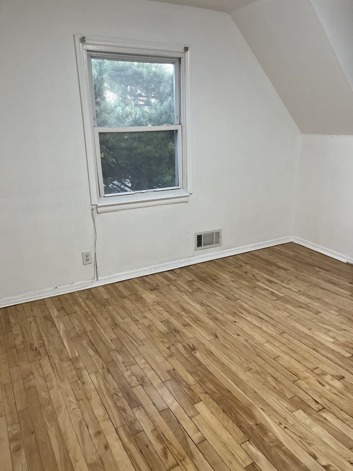 16706 144th Ave #2FL - Photo 2 of 12