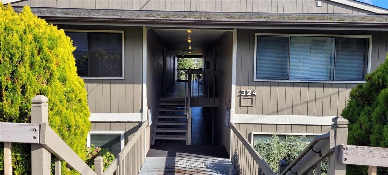 Gateway Ridge - Photo 2 of 4