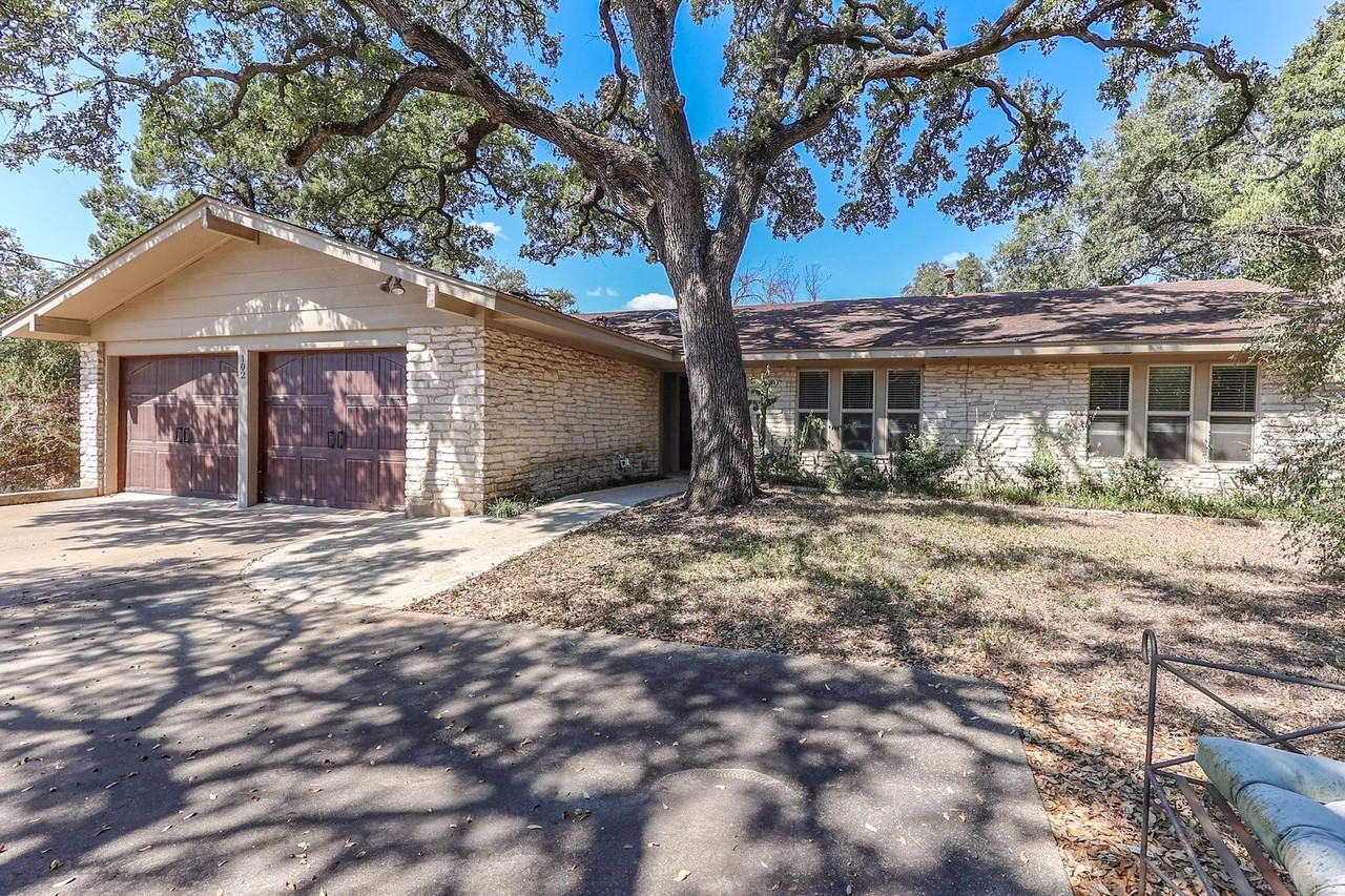 102 Mcconnell Dr - Photo 2 of 33