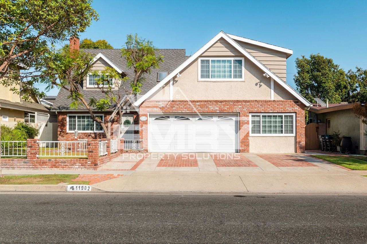 11902 Pine St - Photo 2 of 35