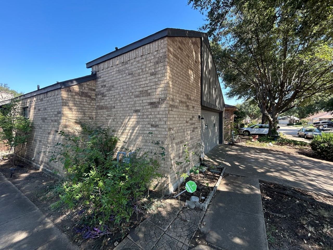 2615 Zodiac Dr - Photo 2 of 18