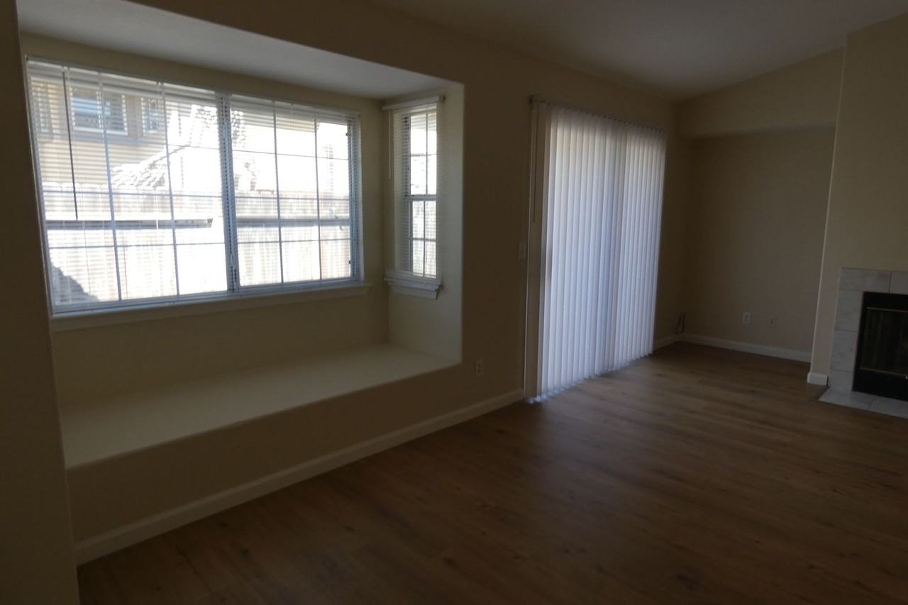 125 Varner Ct - Photo 3 of 8