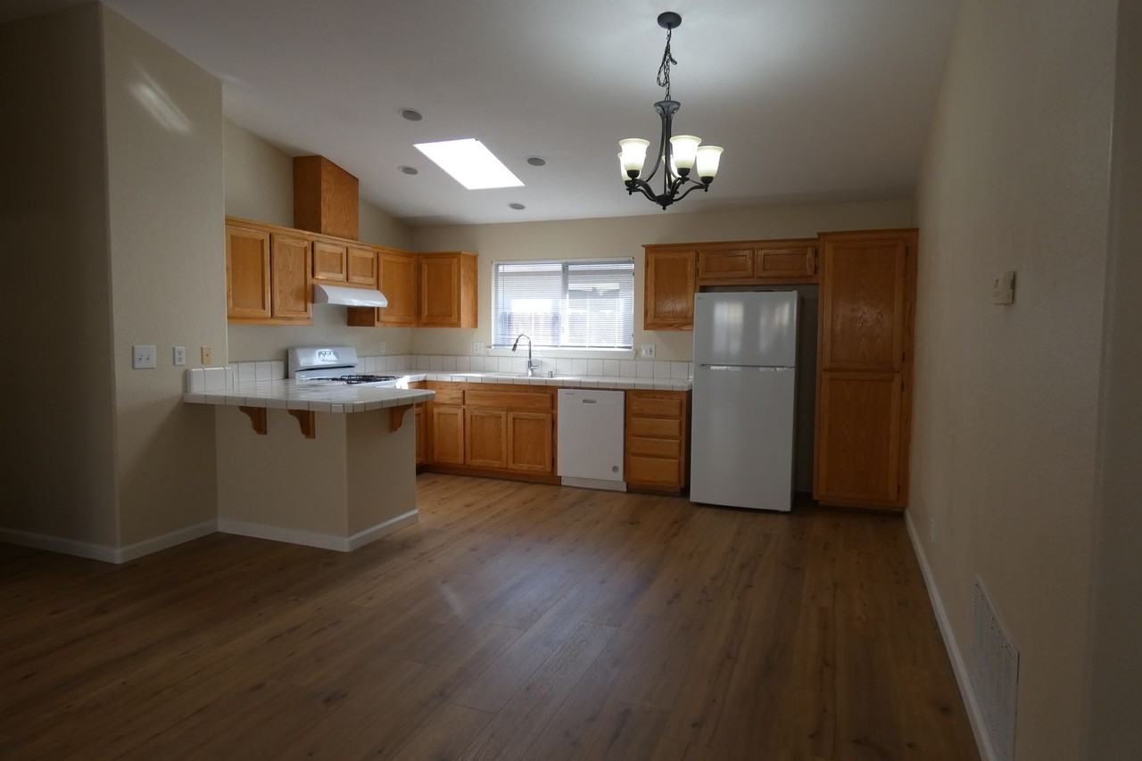 125 Varner Ct - Photo 4 of 8