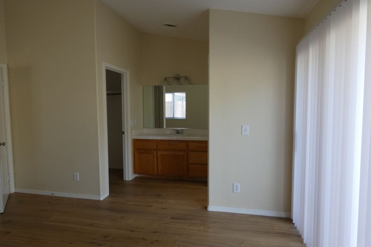 125 Varner Ct - Photo 6 of 8