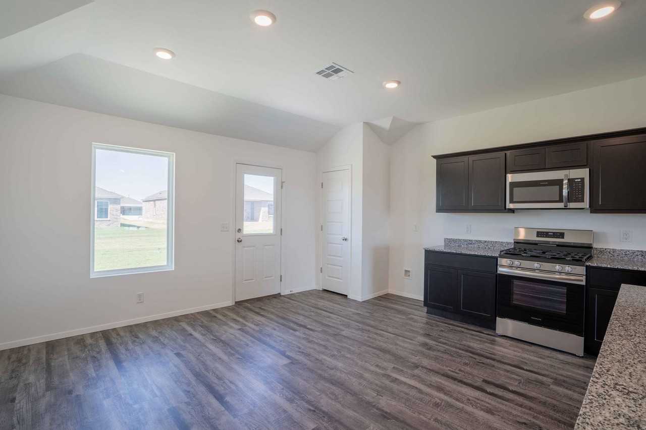 2922 S 13th Ct - Photo 3 of 21
