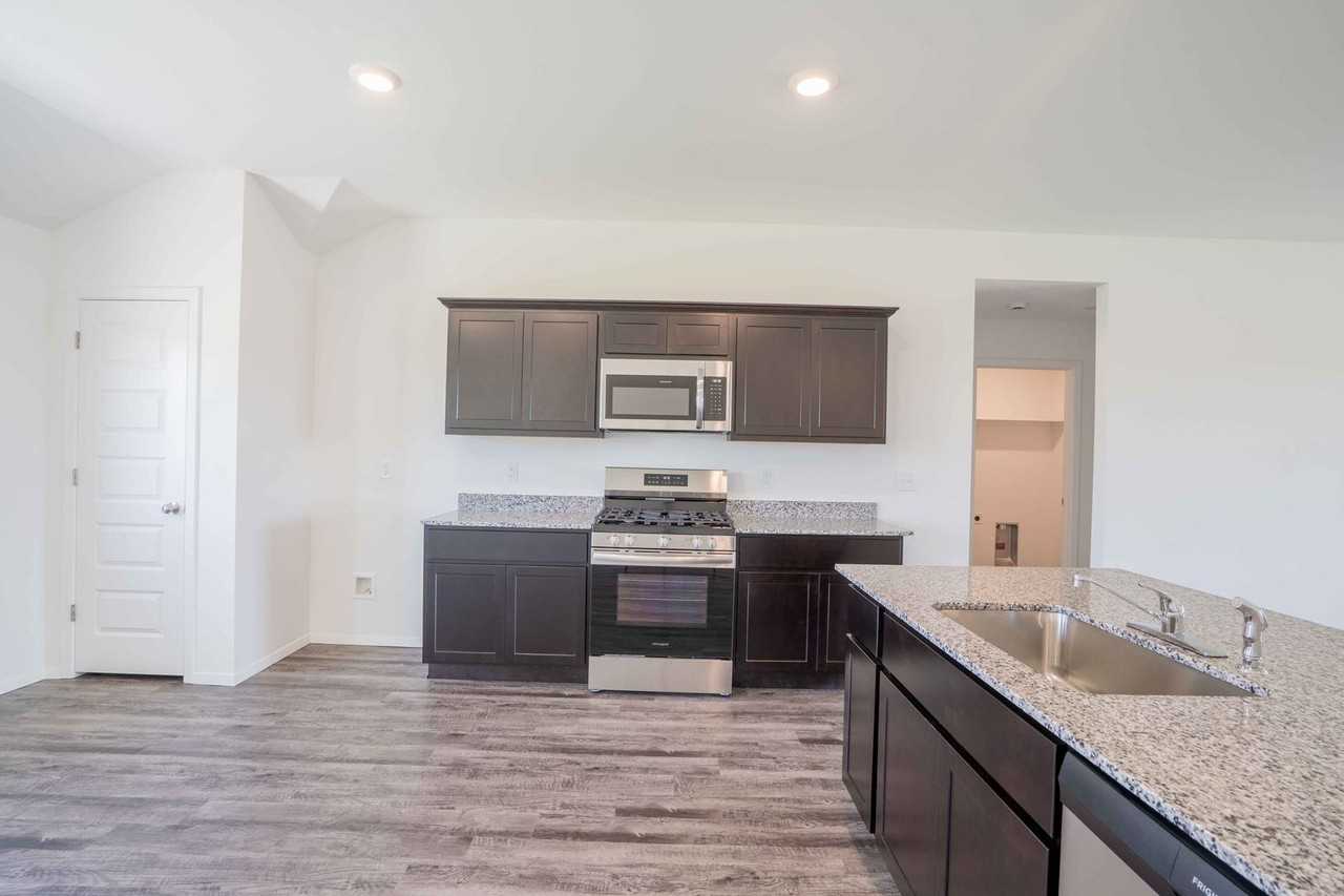 2922 S 13th Ct - Photo 4 of 21