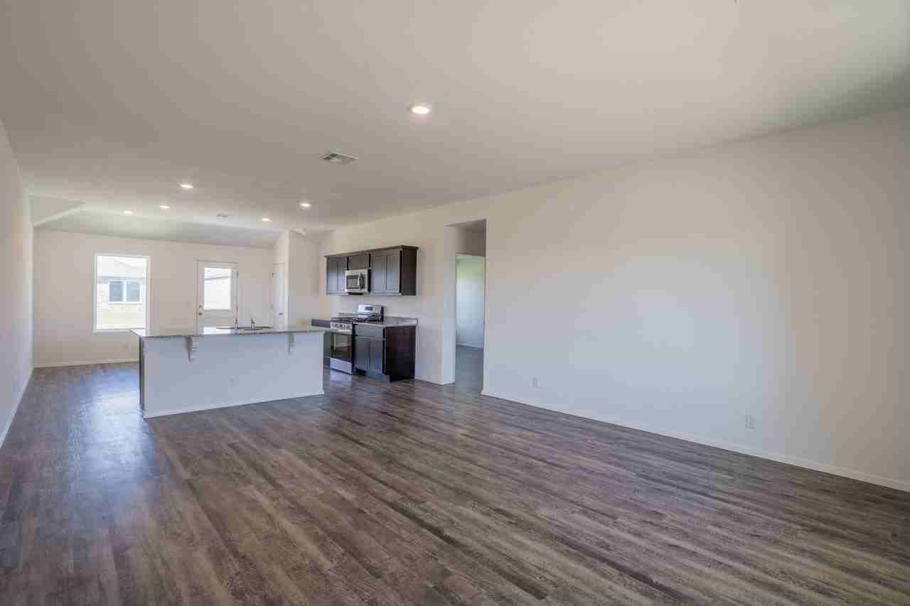 2922 S 13th Ct - Photo 6 of 21