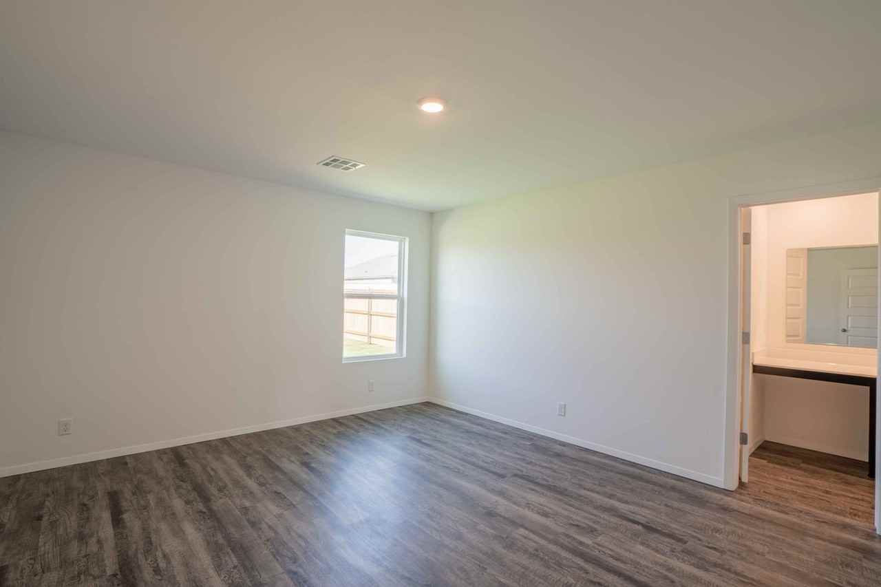 2922 S 13th Ct - Photo 7 of 21