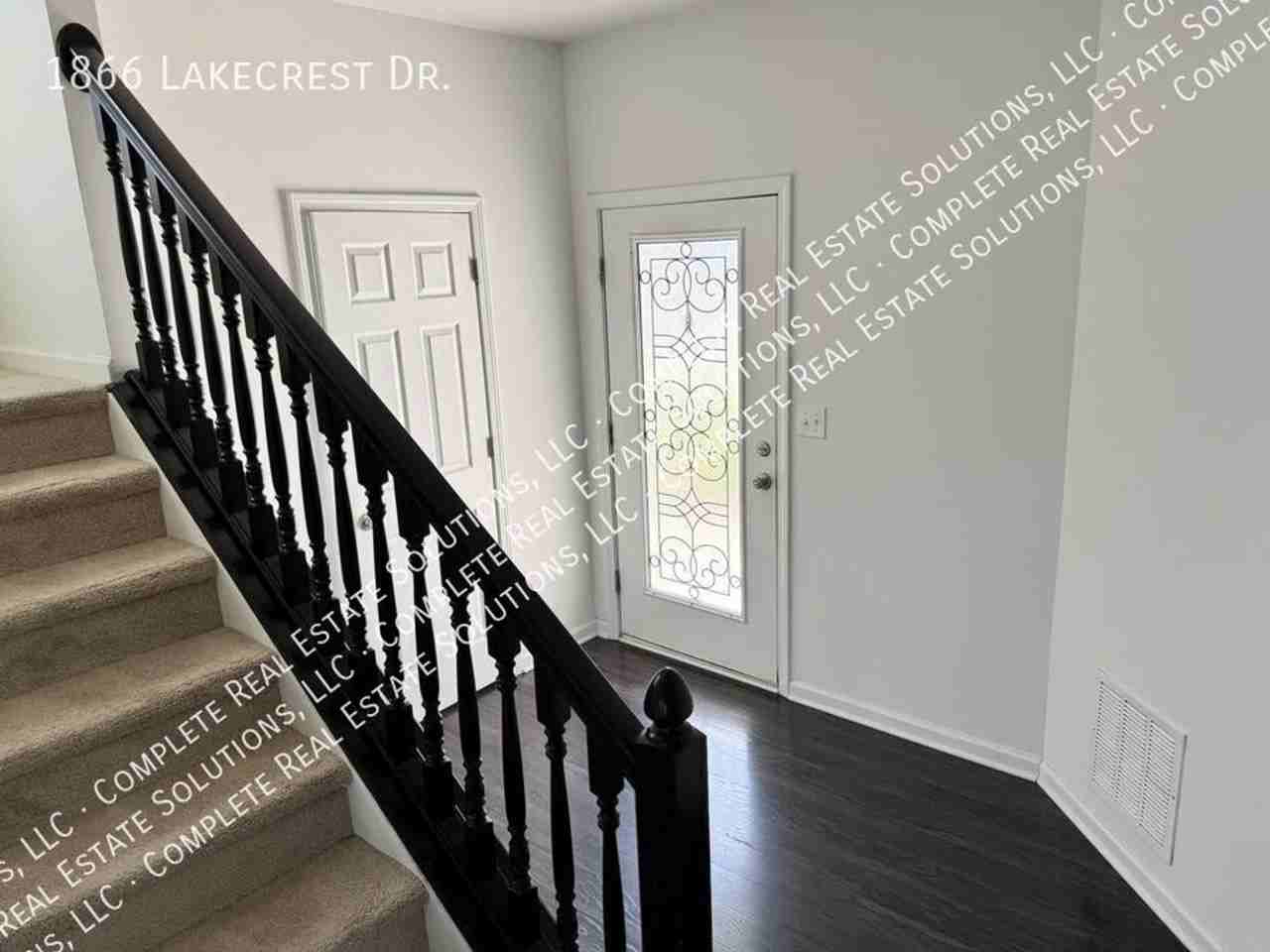 1866 Lakecrest Dr - Photo 3 of 24