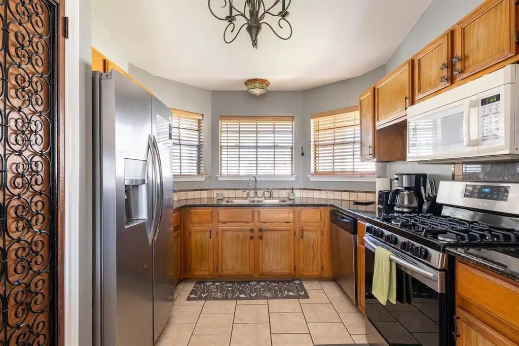 1325 E Logan St - Photo 2 of 8