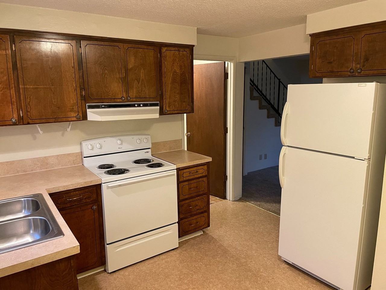 Villa Chateau Apartments - Photo 2 of 20