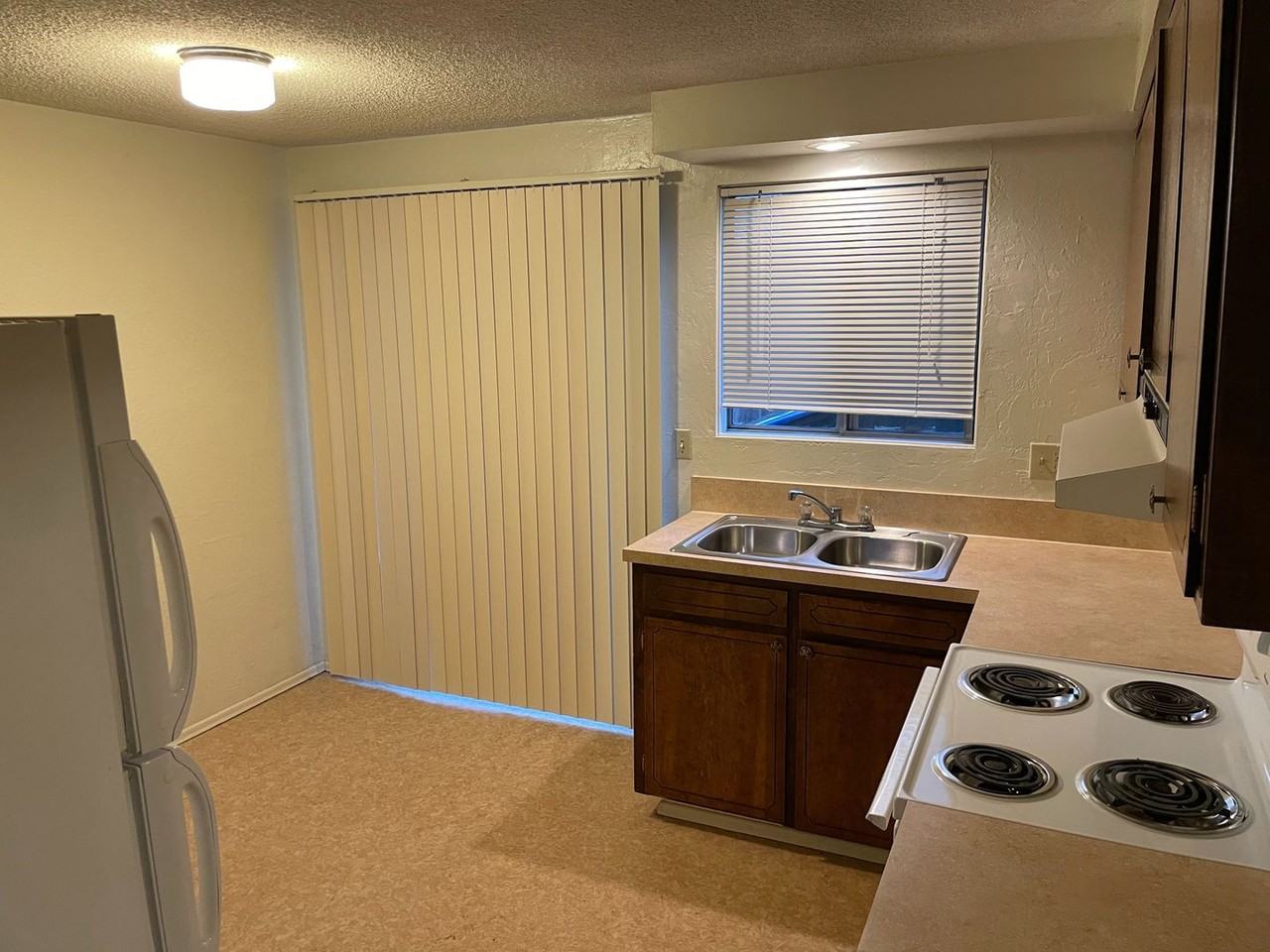 Villa Chateau Apartments - Photo 3 of 20