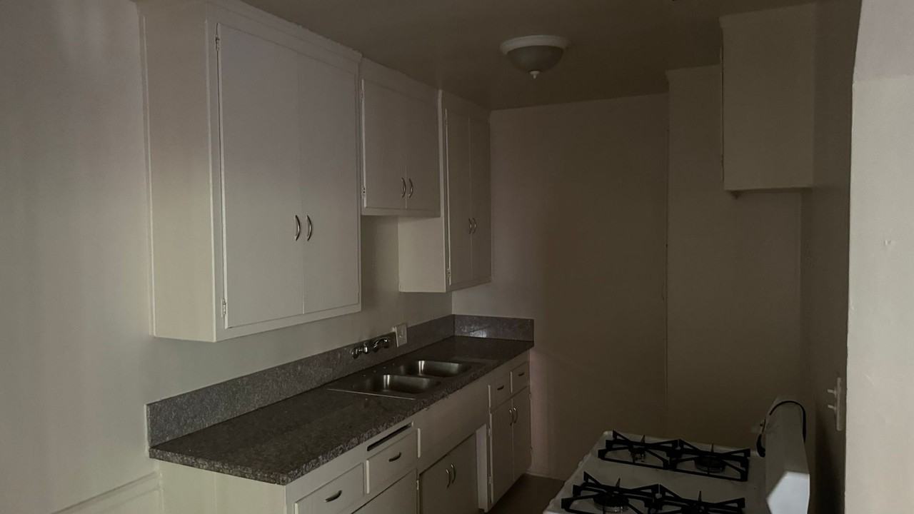 1680 North Wilton Place - Photo 4 of 23