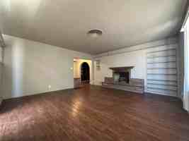 featured image of 422 1/2 North St