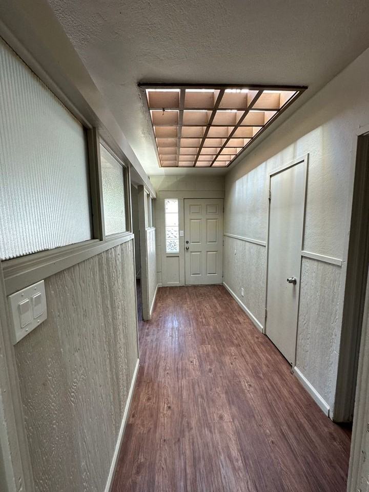 422 1/2 North St - Photo 4 of 17
