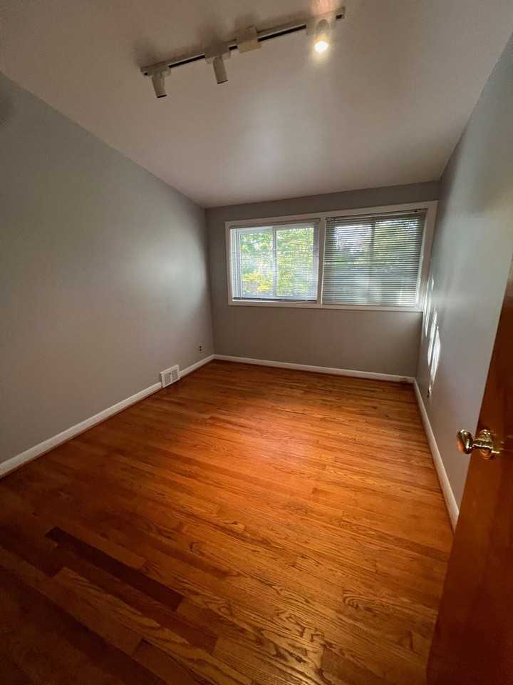 1701 Avondale Ave - Photo 3 of 16