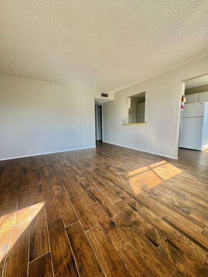 Shadywood Apartments - Photo 6 of 11