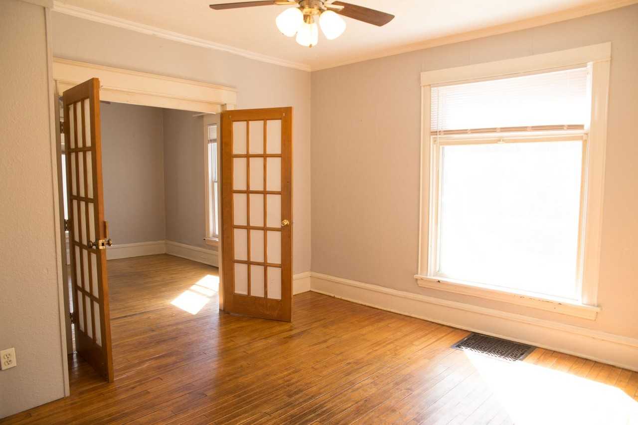 1303-HEN - Photo 3 of 13