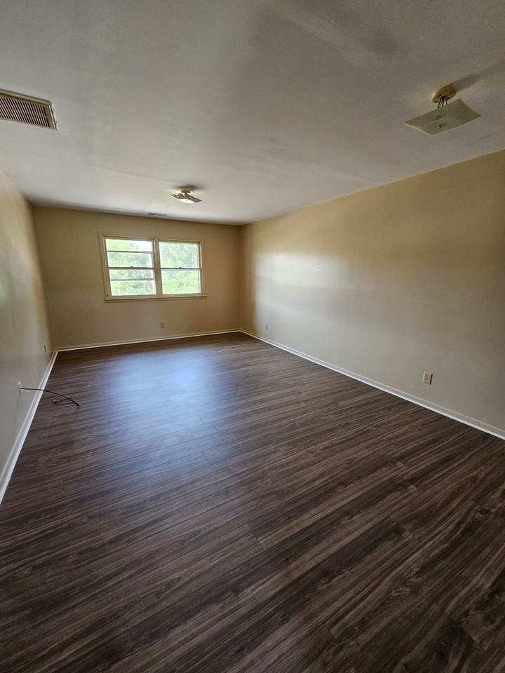 500 Henley Street - Photo 2 of 8