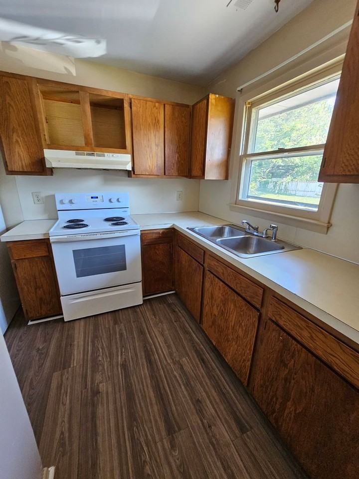 500 Henley Street - Photo 3 of 8