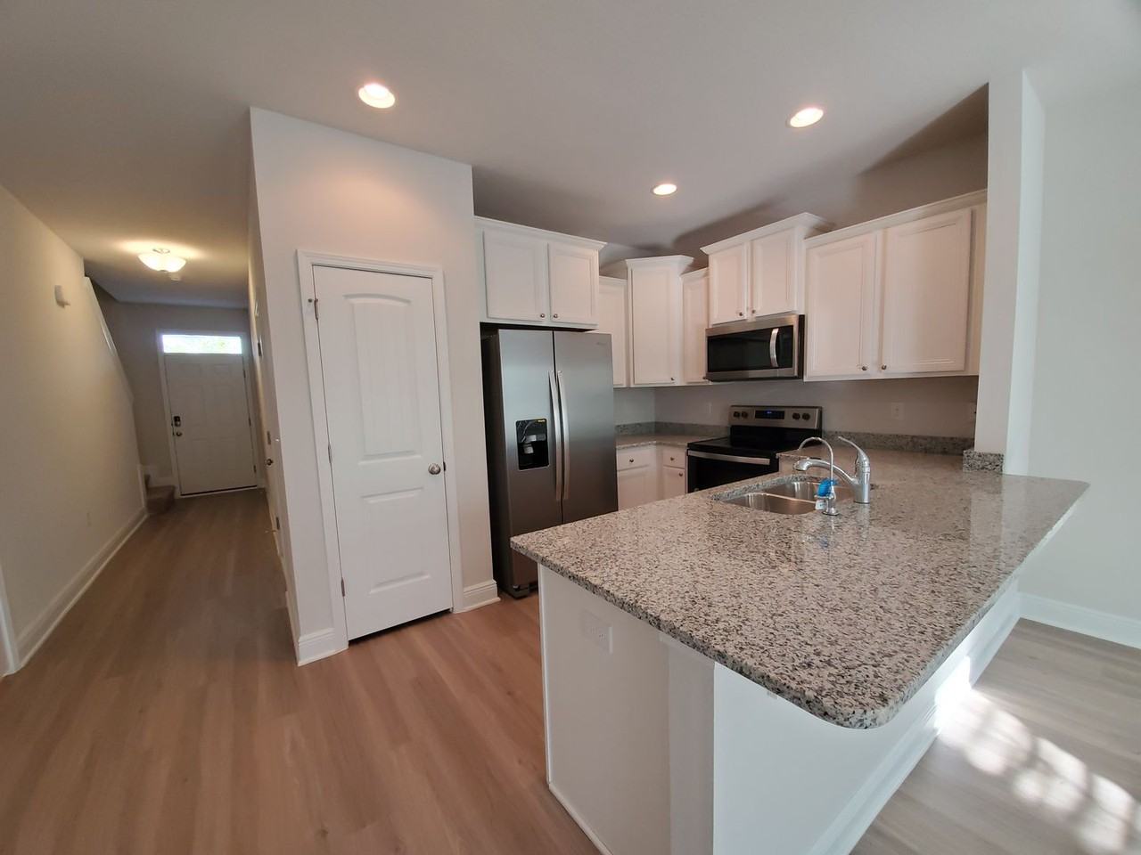 7652 Shadow Lake Dr - Photo 4 of 26