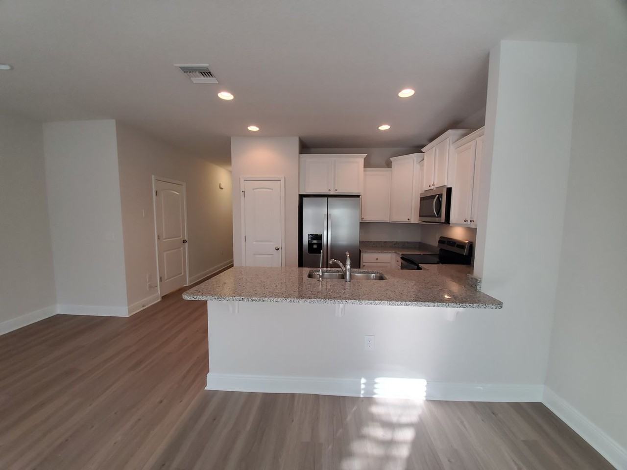 7652 Shadow Lake Dr - Photo 5 of 26