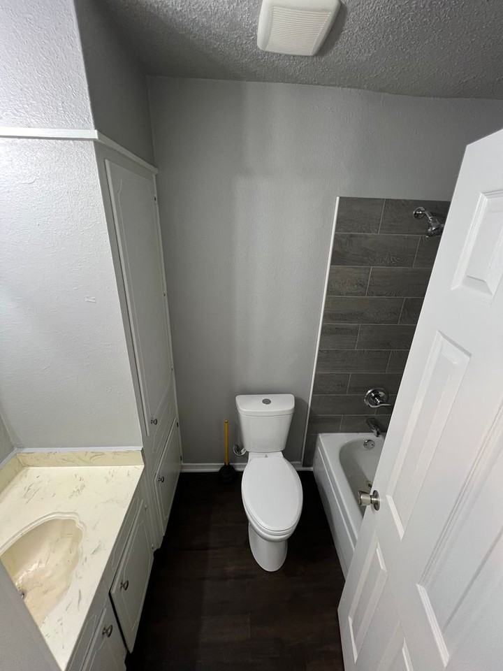 1250 Hawkins St - Photo 7 of 20